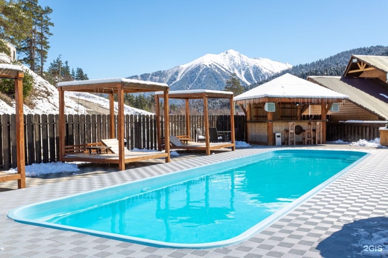 10 лучших гостиниц Архыза с подогреваемым бассейном и панорамным видом на горы