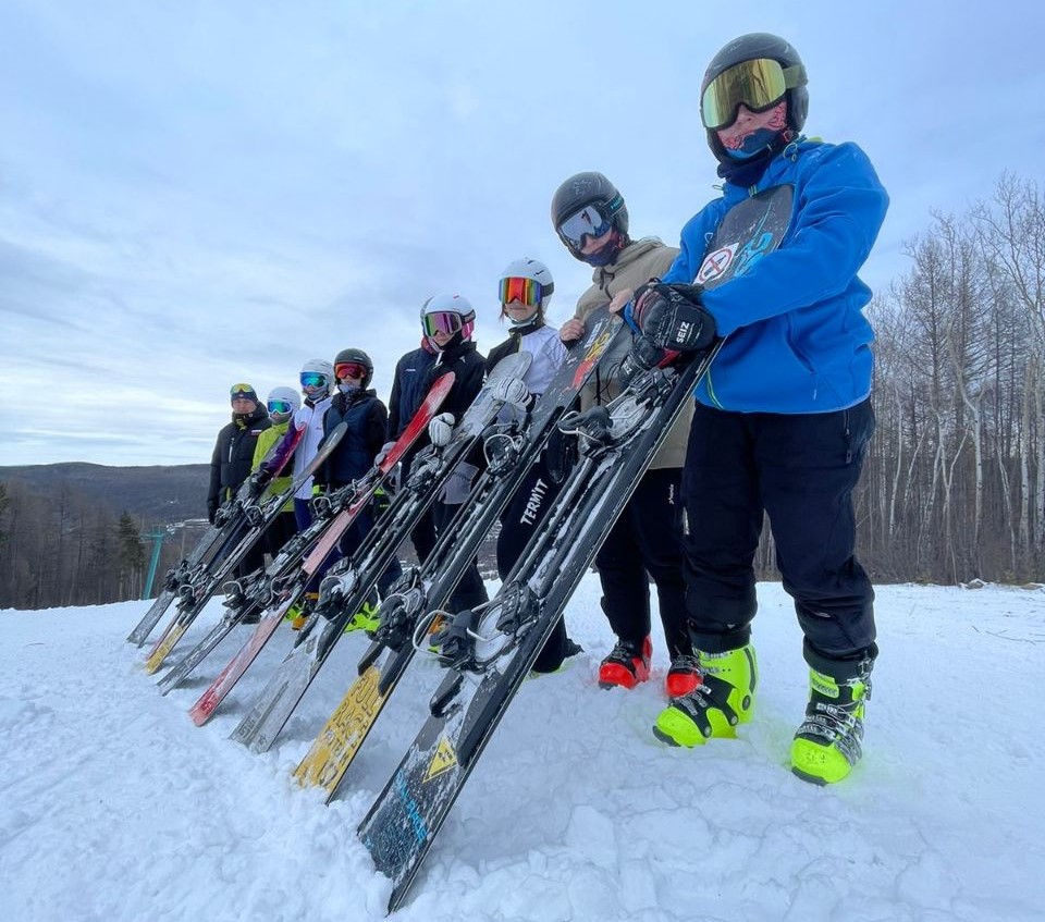 Спортсмены со сноубордами