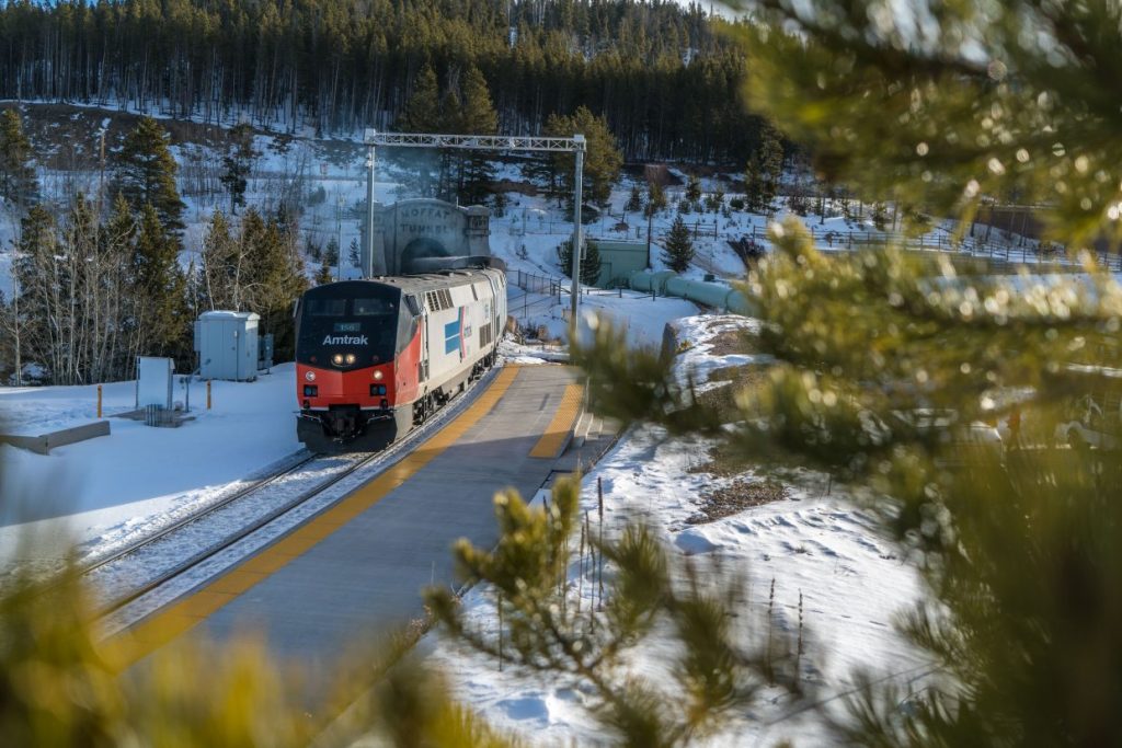 В продаже билеты на лыжный поезд Winter Park Express, движение которого начнется 19 декабря.
