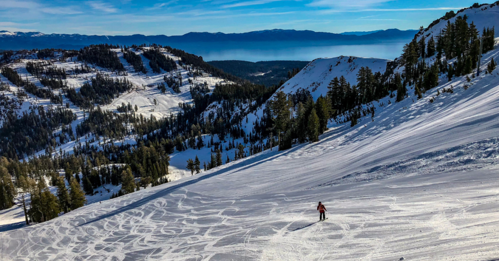 Вот когда каждый горнолыжный курорт Северной Калифорнии откроется в сезоне 2025–26 гг.
