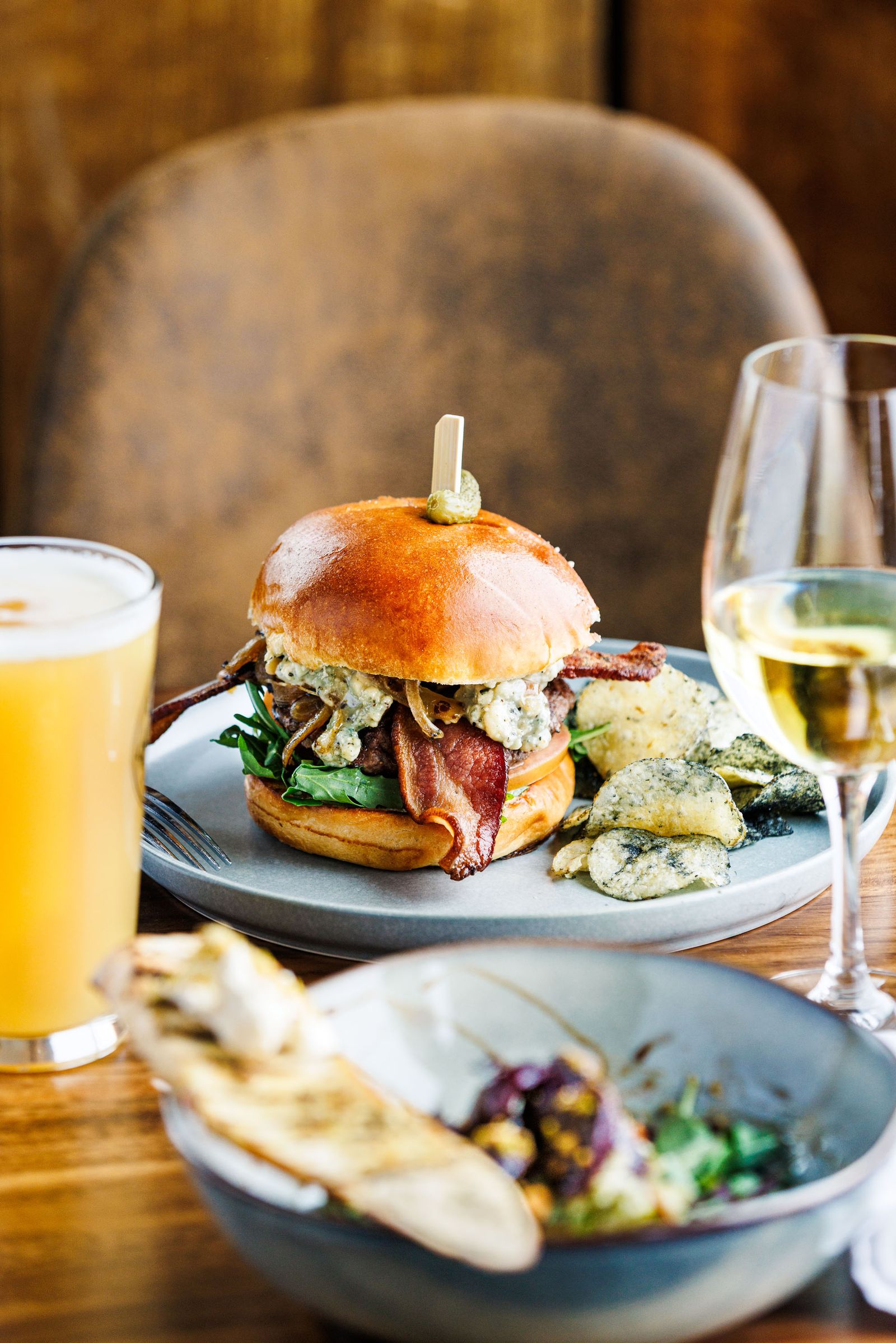 На изображении может находиться бранч, еда, презентация, бургер и стакан