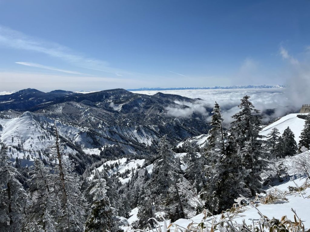 В поисках нового зимнего направления попробуйте сбежать на снегоступах в суровых глубинах Японии