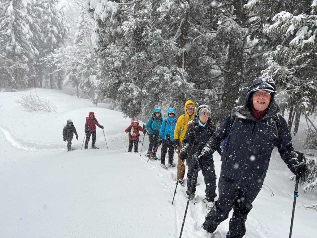 В поисках нового зимнего направления попробуйте сбежать на снегоступах в суровых глубинах Японии