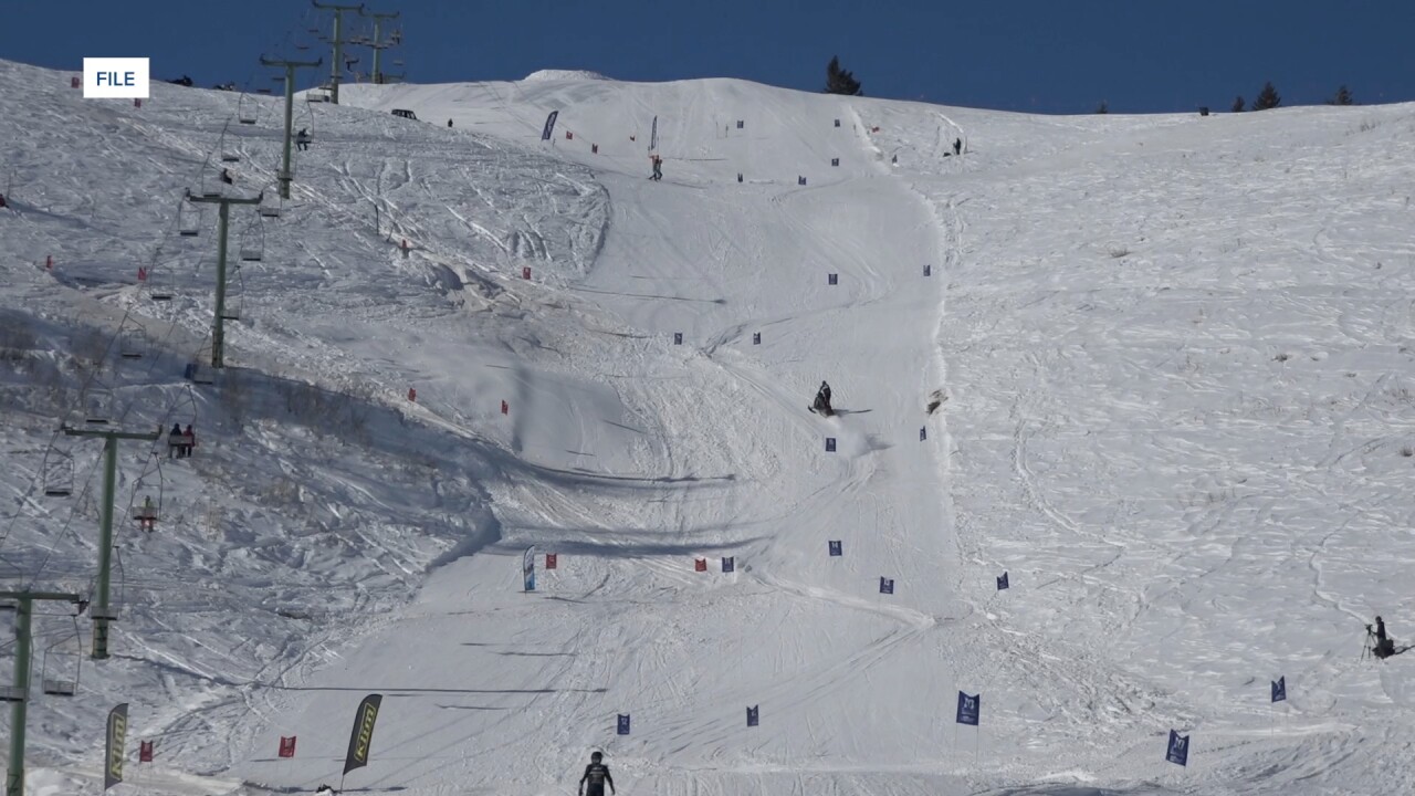 Подъем на снегоходе в гору в прошлом году